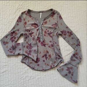FREE PEOPLE Layer Me Floral Henley Top Bell-Sleeve Long Sleeve Gray Shirt Small